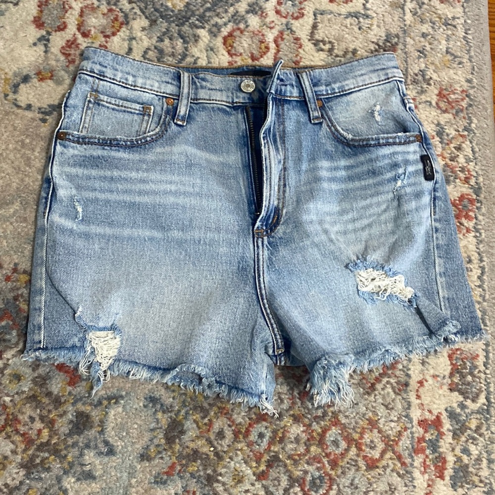 Silver Brand "Highly Desirable Short" Sz 28